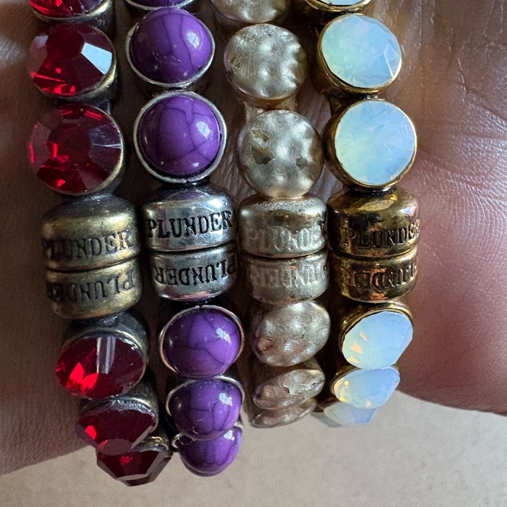 Plunder Design's magnetic bangle set - Picture 3 of 5